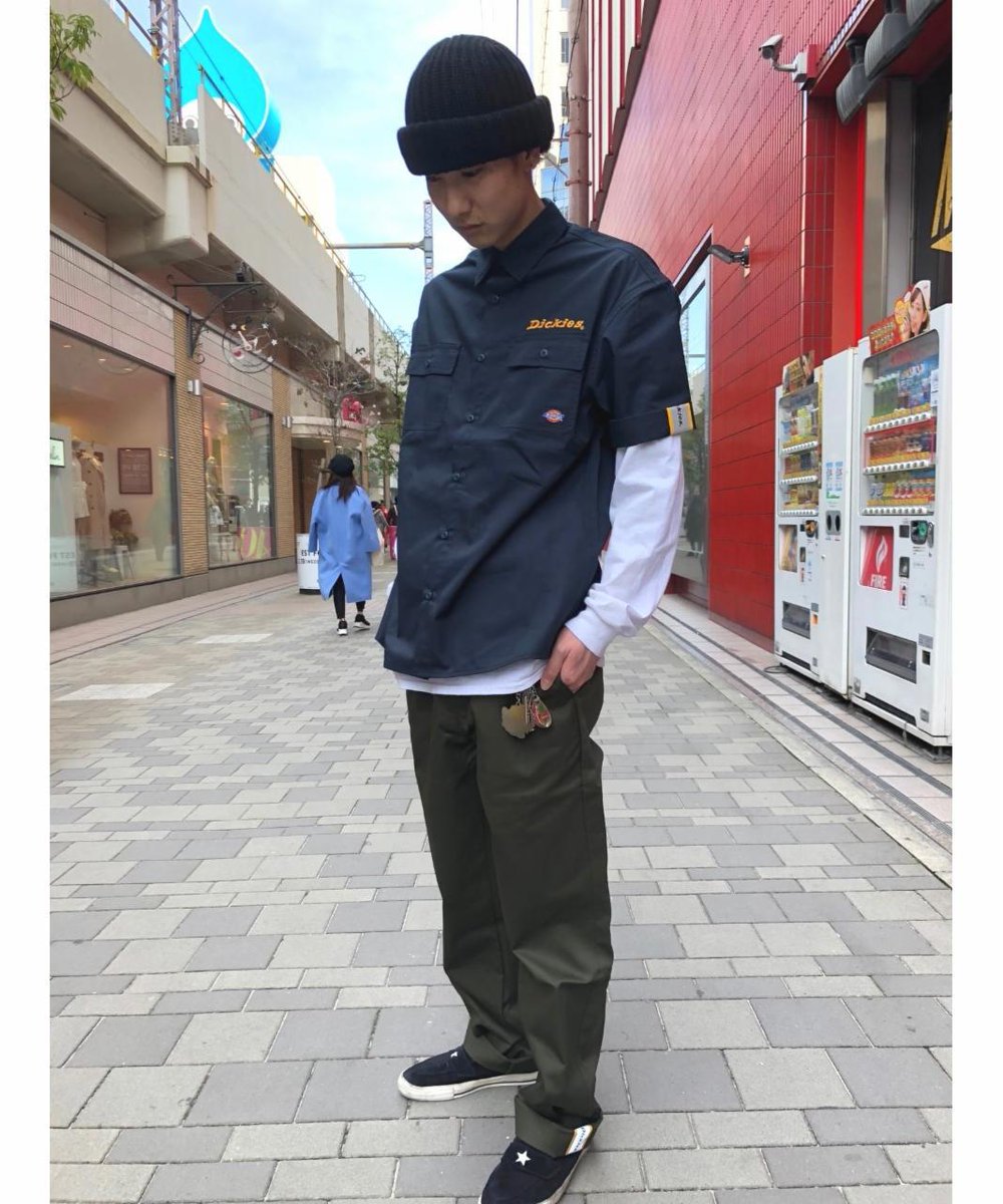 ディッキーズ公式 大阪hep Fiveの Dickies スタッフ 一押しコーデ をご紹介 リフレクター を施した定番 半袖ワークシャツ と ストレートテーパードパンツ を組み合わせて統一感演出 本日限定の2 000円クーポン発券中 お得にゲットするなら今すぐ