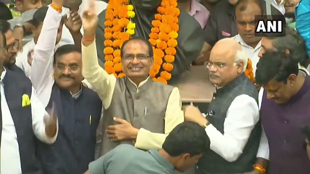ANI's tweet photo. #MadhyaPradesh: BJP leader Shivraj Singh Chouhan and other party leaders arrive at the party office in Bhopal. 

Kamal Nath has resigned as the Chief Minister of the state, ahead of the floor test which was to take place at the state Assembly today. https://t.co/sXCSVr84IG