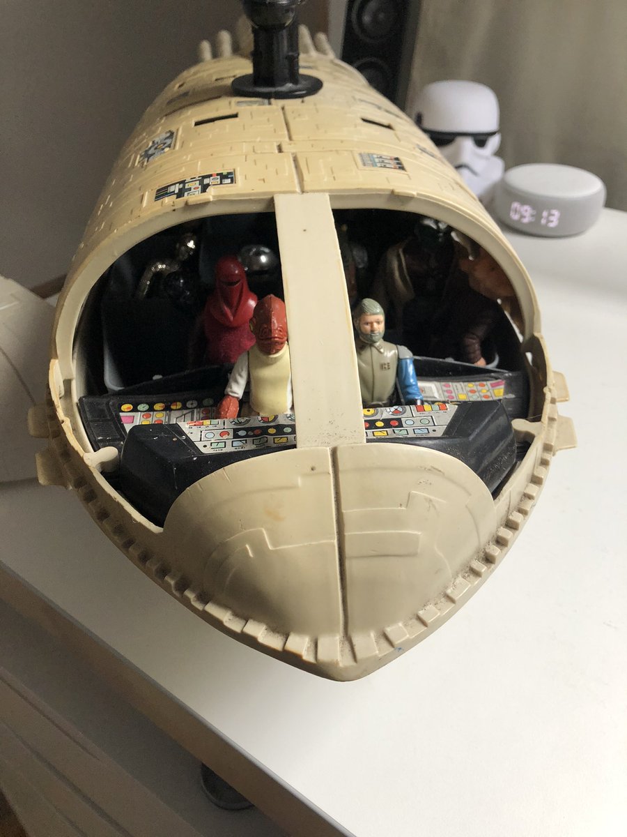 Falcon has gone, sorry! I’m not going to be able to restore all these toys so I’m going to sell the X-Wing with the tool station and the Rebel Cruiser. If you’re interested please DM me (DMs are OPEN)