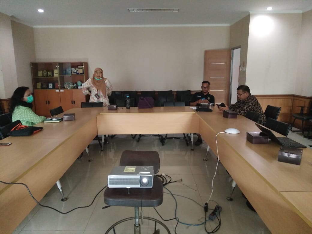 pptikitb's tweet photo. Rapat penanggulangan Covid-19 di Dinas Kesehatan Jawa Barat. Info lebih lengkap https://t.co/7A7DT0omzO https://t.co/3URm7tZbSj