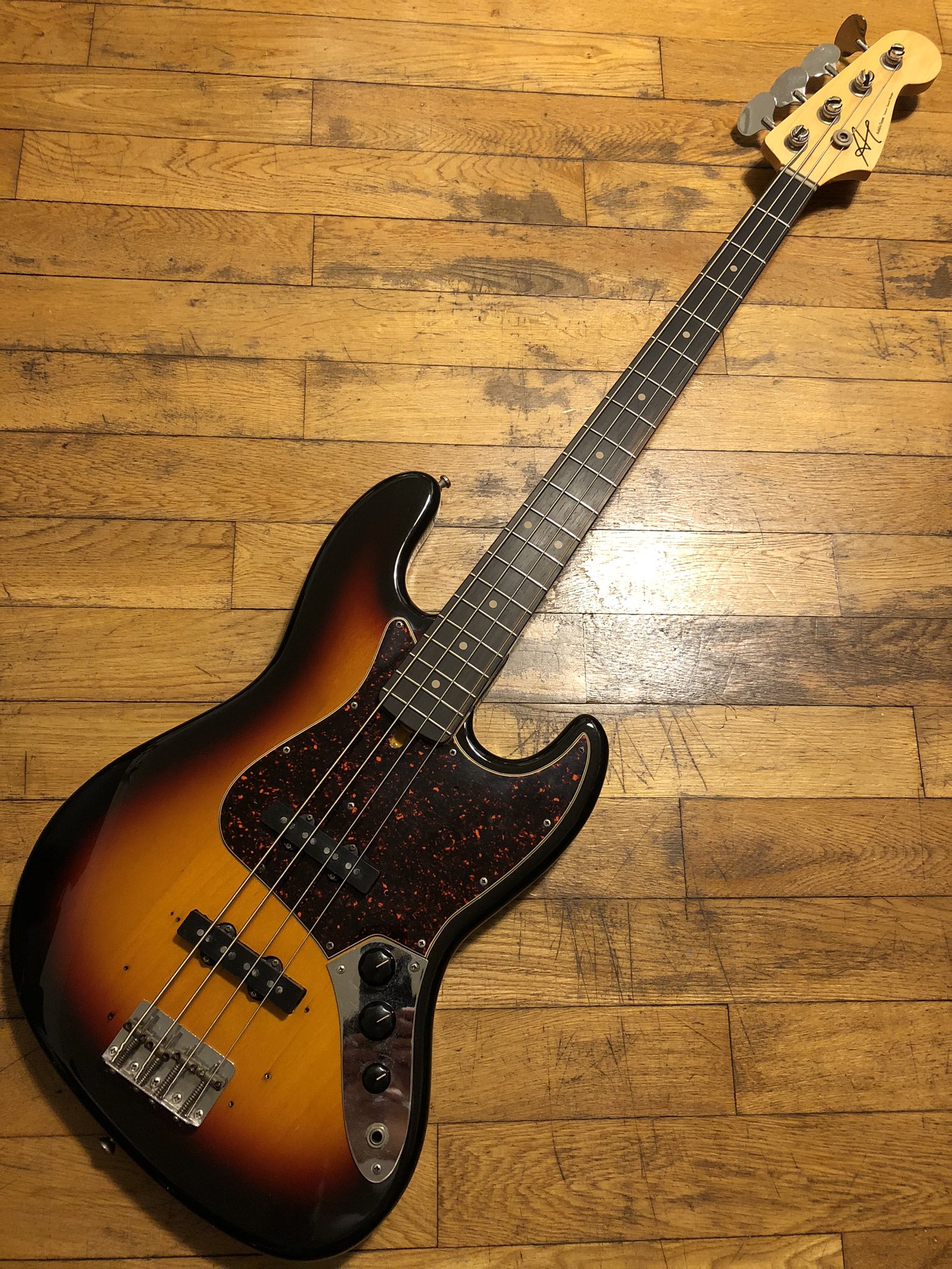 Addictone Llc 1967年製のfender Jazzbass Addictoneでネックだけ製作しフルセットアップしました 指板にはハカランダを使用し ポジションマークはクレイドットを入れました ボディ その他パーツは全てオリジナル このネック交換modの費用は 23万