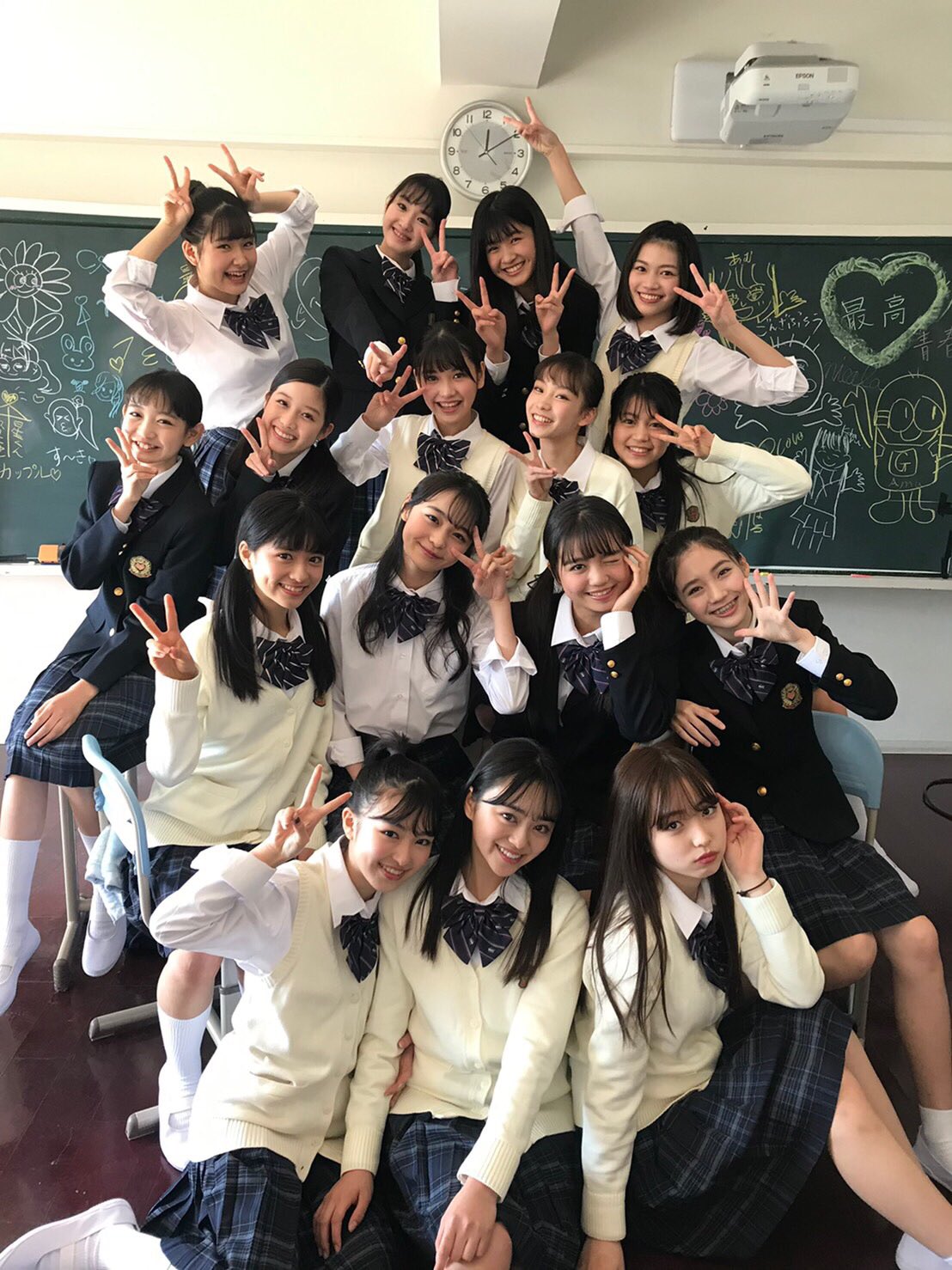 JC JK 集合写真 JCモ全員集合カット📛🤍 このカット見ると本当にニコラって感じするから大好きなんだよね、  中3モになるからしっかりしなきゃね。🔥 #nicola #ニコモ #JC #JCモ #ニコラ #元気 #中1 #中2 #中3 #followme  #love #smile #fine #うふふ #初 ...