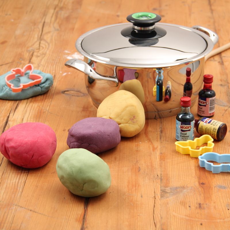 Need to keep the kids entertained? Homemade play-dough is so easy and cost effective to make! You can even get the kids in the kitchen to help you make it. There will be hours of fun ahead. Find the recipe here >>> bit.ly/2QwHaSm
