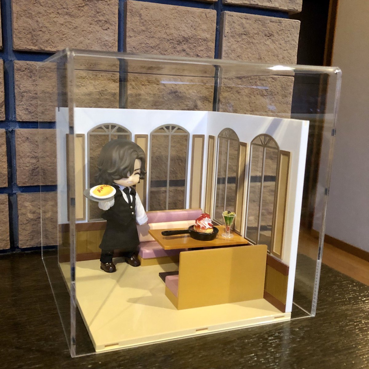 梅 在 Twitter 上 ねんどろいど プレイセットを出しっぱなしにしているとどうしてもホコリがきになるのでアクリルケースを購入してみました 台座無しの一面がオープンなタイプです モノタロウというネットストアのオリジナルブランド商品なんですが 今日限定で