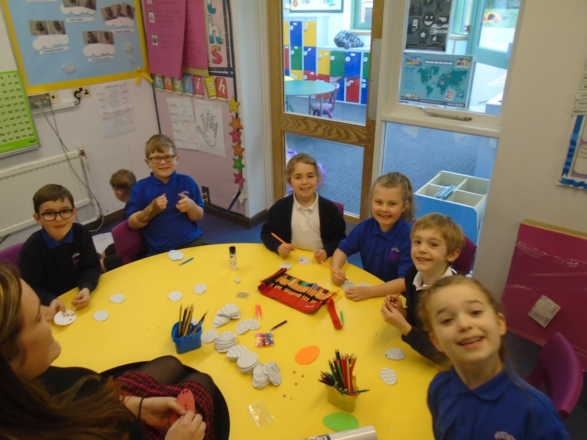OWPScaterpillar's tweet photo. We are doing Easter crafts and still smiling 🙂🐛#TeamCaterpillars https://t.co/MSnAwRMCHM