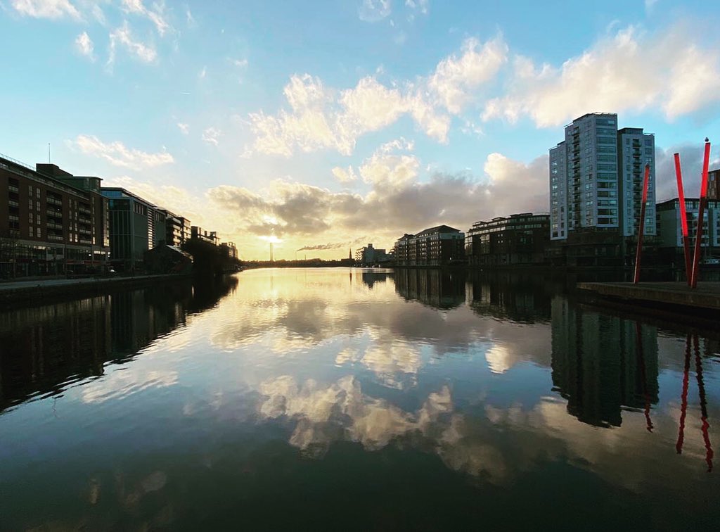 Our Manager took this shot as he opened this morning in #grandcanaldock and he sent it to us with the caption ‘the calm before the storm’. Beautiful picture and reminds us of how gorgeous Dublin and the World is 🌍 
Wishing you all a better day today ❤️  #TheCalmBeforetheStorm