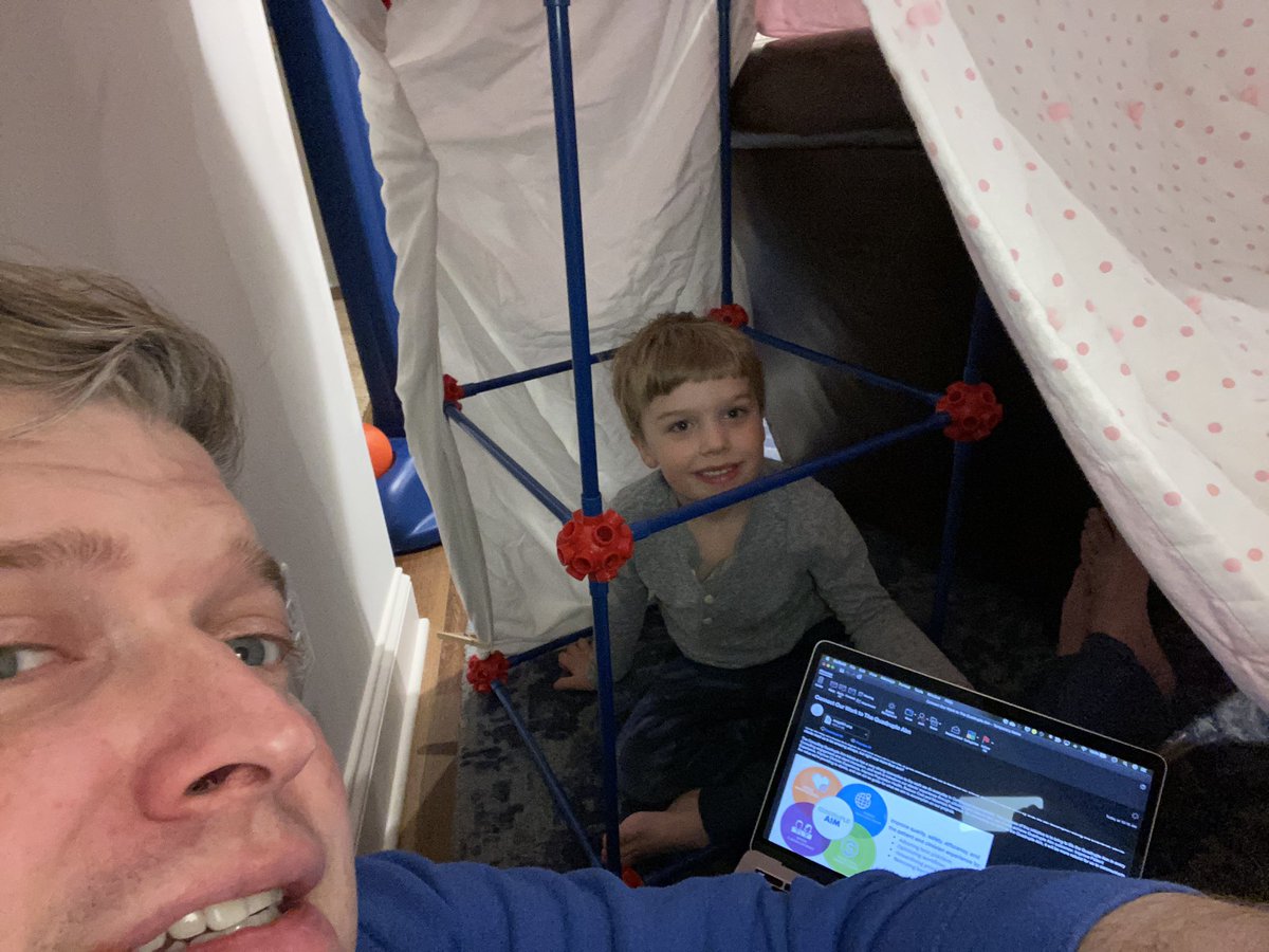 SGrefrath's tweet image. My coworker suggested I work from his fort #workfromhomechallenge