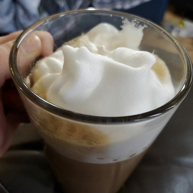 DJTracker0's tweet photo. Café et mousse ce matin #goodmorning #café #mousse https://t.co/nwcON3XopV https://t.co/3XzenFKkqM