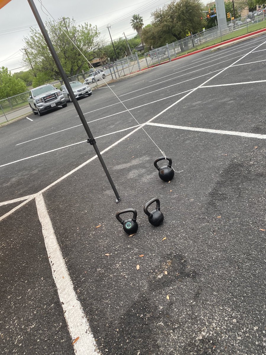 alvareznisd's tweet photo. We might get soaked but Rain ☔️ will not stop us from making sure our families in our community get food for the weekend!🥰⁦@NISDRoss⁩ #WeAreNorthside #TogetherWeCanDoMore https://t.co/f4DQA2SPic