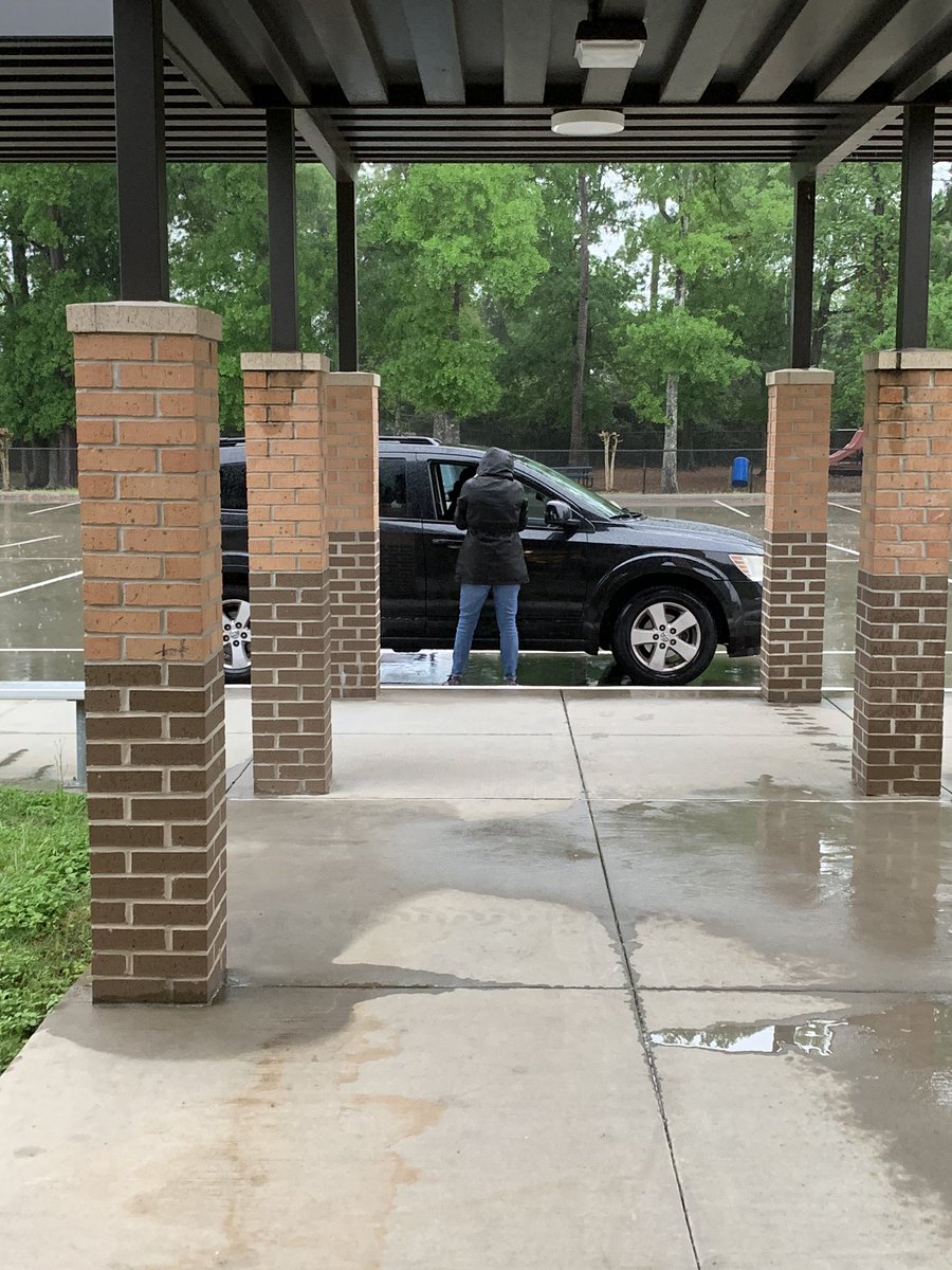 Robin Traylor tweet media