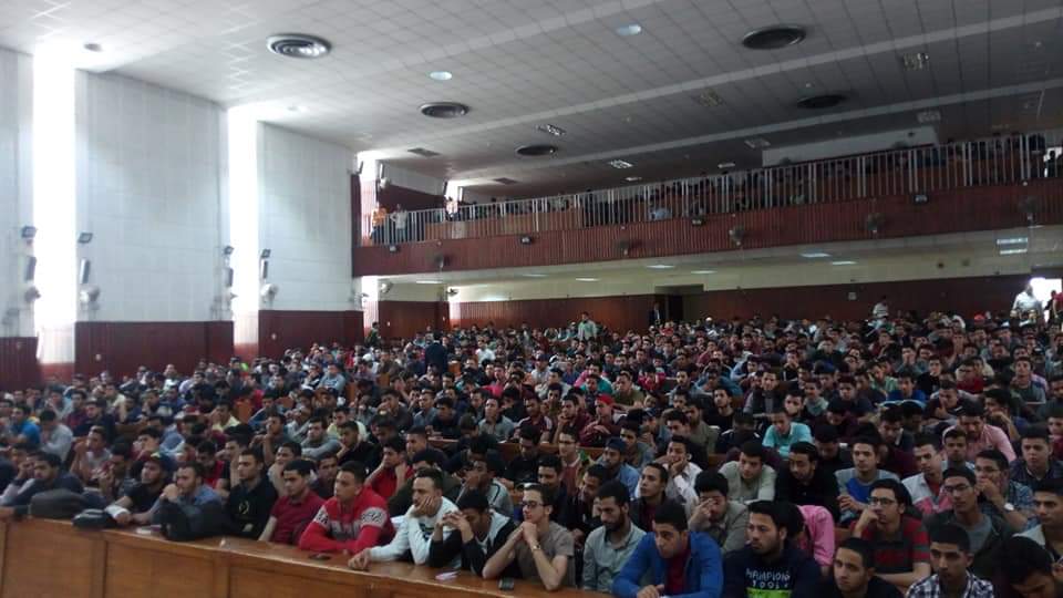 midoamer9090's tweet photo. المفروض الجامعات بالذات يتلغي فيها الترم التاني تخيل جامعه بيجيلها من كل المحافظات وحصل حاجه لاقدر الله كله هينزل علي محافظته وهينقل المرض معاه لمحافظته ده المفروض يكون المسئولين علي وعي بالكلام ده مش تهريج والله احنا عاوزينه يتلغي دي صور من الكليات.
#الغاء_الترم_الثاني_للجامعات https://t.co/vJRvgjC75h