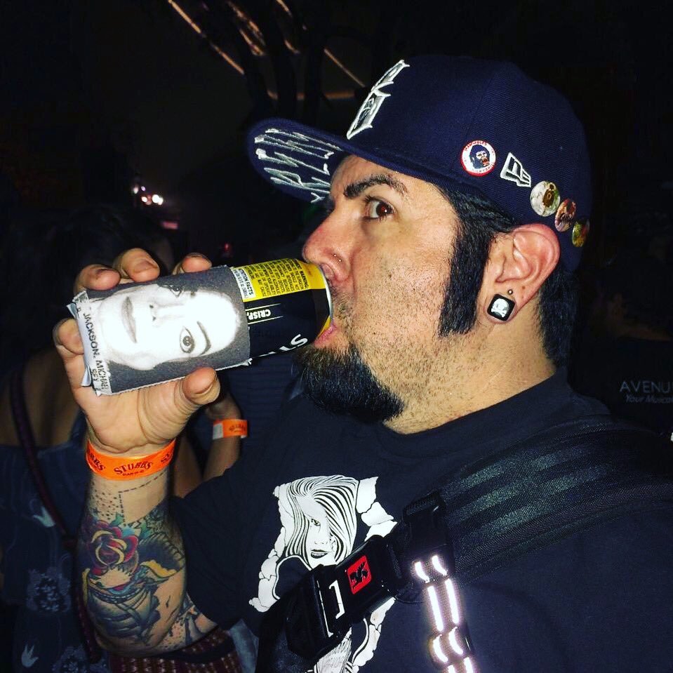 deftonesfreek's tweet photo. #FBF: Six years ago, #SXSW14 was a blast. I think I drank my weight in #cider during that trip.
#SXSW
#Austin
#Rebel8
#AustinTX
#Strongbow
#SpreadThe8
#FlashbackFriday
#StrongbowCider
#JohnnyCupcakes https://t.co/Fe4yAwNlnv
