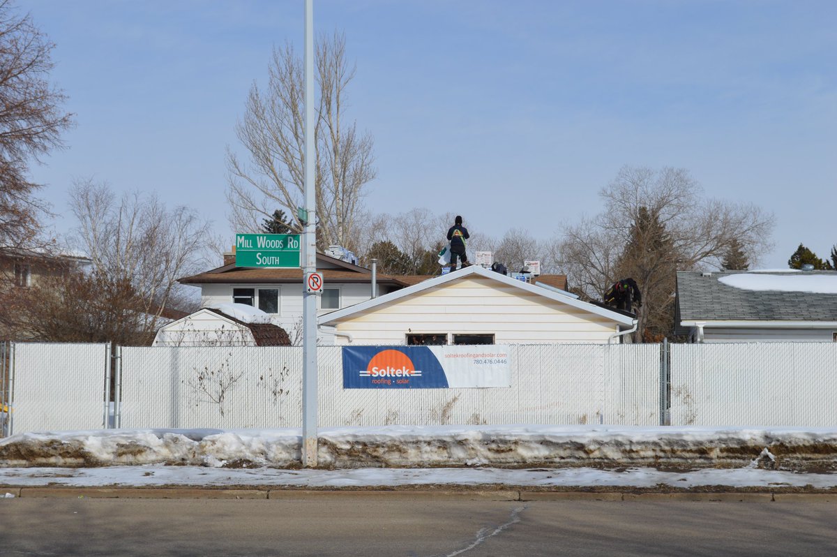 Soltekltd's tweet photo. Working on our first roof replacement of 2020 installing Malarkey Vista Natural Wood. Look out for our banner on Millwoods Rd S &amp; 69 St #yeg #roofing #leakfix #millwoods #malarkey #quality #homeimprovement https://t.co/GftiWmbleO