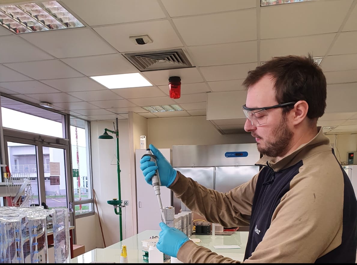 Maxime veille sur le bon fonctionnement de la station de traitement eauvitale <a href="/dijon/">Ville de Dijon</a>. Merci à lui et aux 300 collaborateurs <a href="/suez/">SUEZ</a> mobilisés <a href="/dijon/">Ville de Dijon</a> pour maintenir la qualité et la continuité du service public!