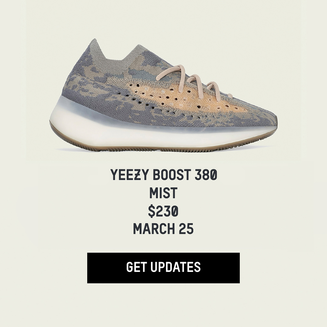Sepatu Sneakers Bertali Desain Adidas Yeezy Boost 380.