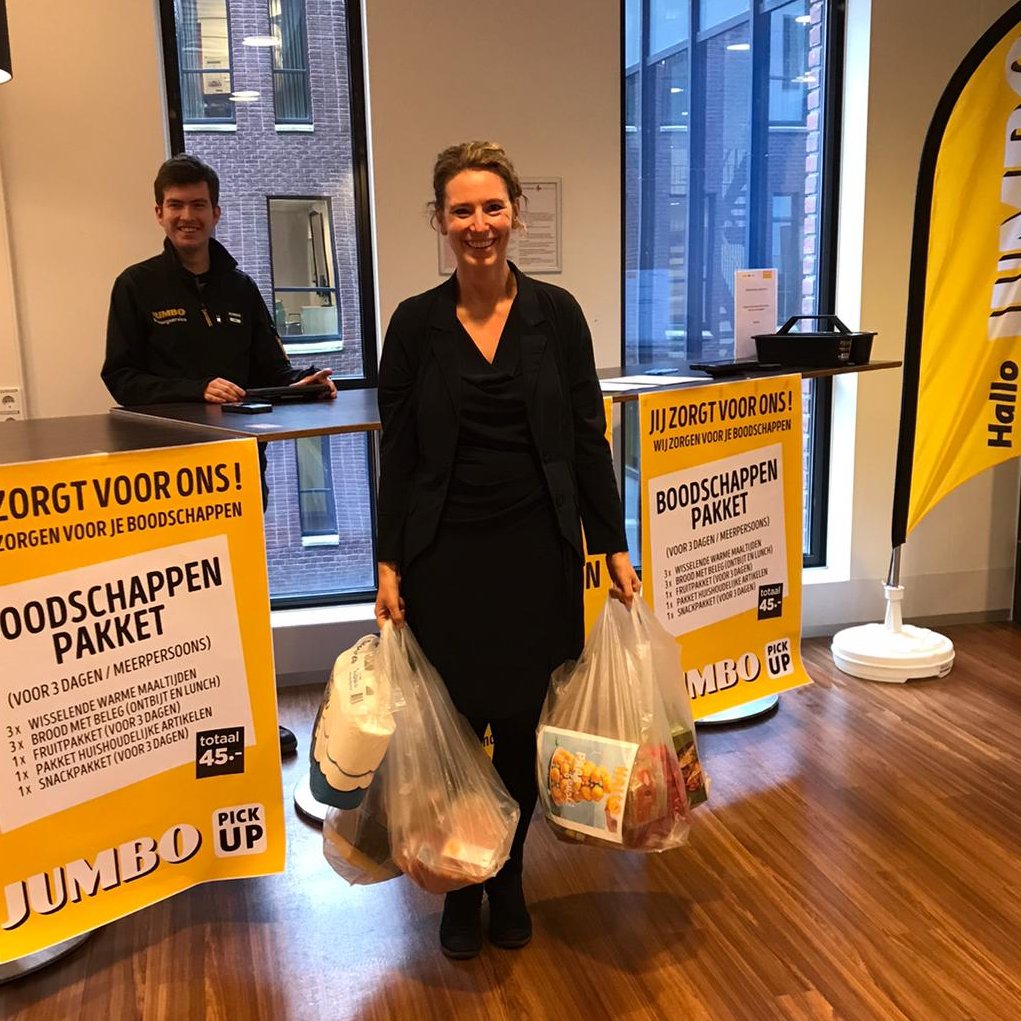 Vandaag opende #Jumbo een pick up point in het @JBZDenBosch in 's-Hertogenbosch, waar zorgpersoneel een speciaal voor hen samengestelde maaltijdtas kan ophalen na hun harde werk. 💪🏼 #hallojumbo #applausvoordezorg👏🏼