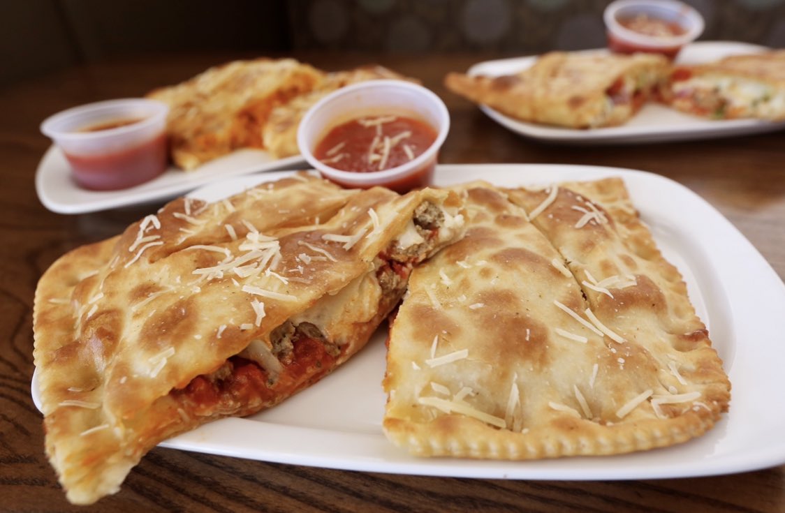 CARRYOUT! FAST. EASY. FRESH.

🚨 DEAL GIVEAWAY🚨

RETWEET &amp; FOLLOW 
to be entered to win a
$50 #LEDOPIZZA GIFT CARD!
(1 winner picked randomly at 10pm on 3/20/20)

🔥CARRYOUT DEAL🔥

$5 Calzones! 

*Meatlovers, Veggie, or Chicken Calzone ONLY! Details: ledopizza.com/menu/carryout-…