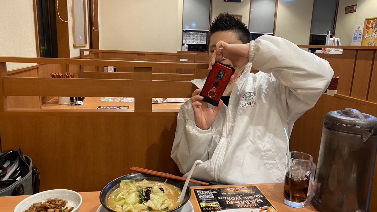 遠山浩二 最近 家族よりも食事ご一緒する回数が多いジョーさん Joe I 食事前のシリアスな表情も箸を持ったら花咲く笑顔 笑 メンラーはプースー 遠山浩二 最近 家族よりも食事ご一緒する回数が多いジョーさん Joe I 食事前のシリアスな表情も箸を持ったら花咲く笑顔 笑 メンラーはプースー