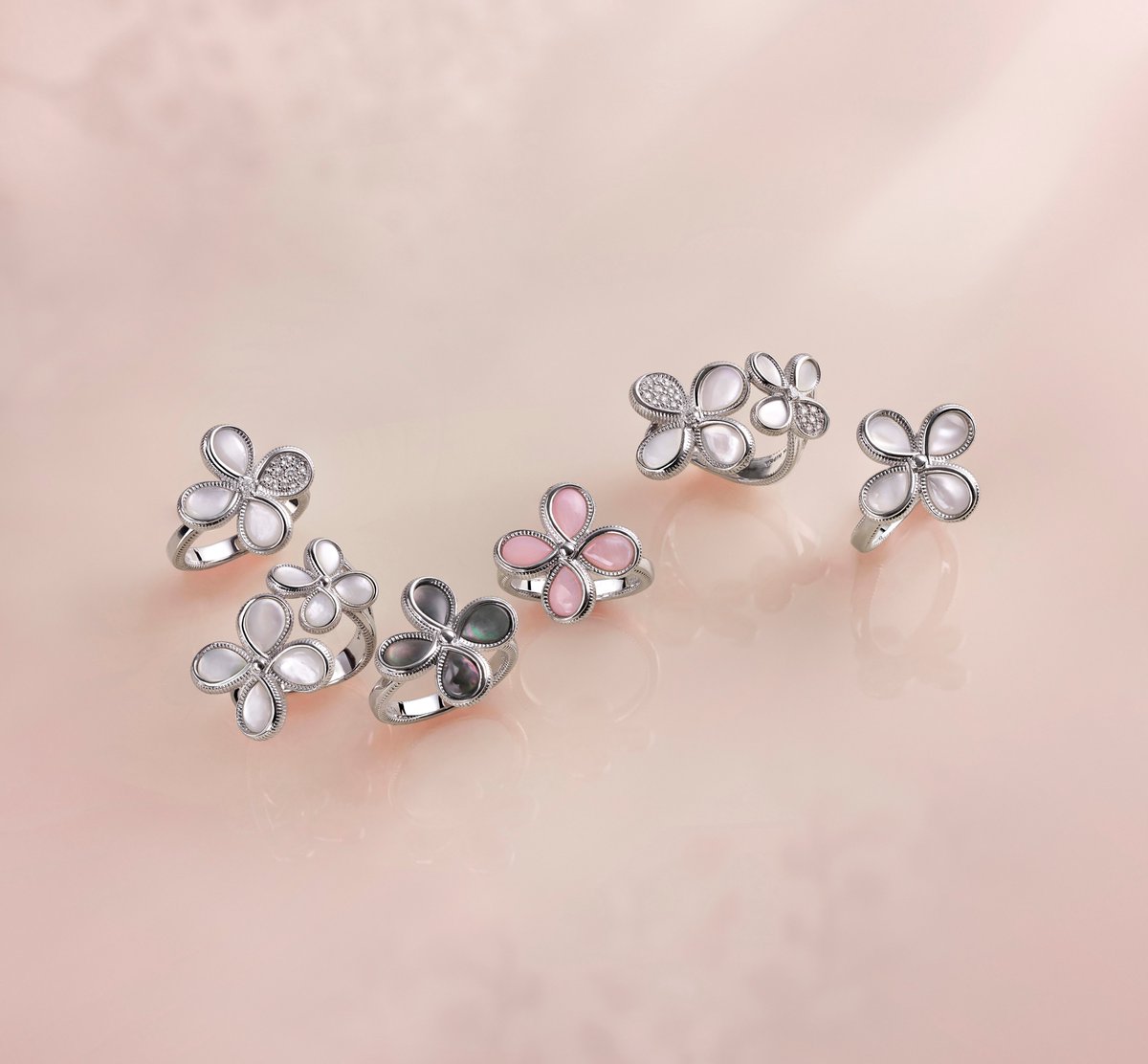 THE JARDIN COLLECTION
Blooms. Enduring. Delicate. Elegance.

Our newest collection, inspired by spring and the emergence of life.

judithripka.com/collections/th…