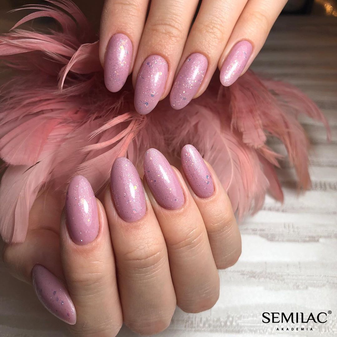 Add a bit of sparkle to your Friday night with Semilac Majesty Waltz ✨