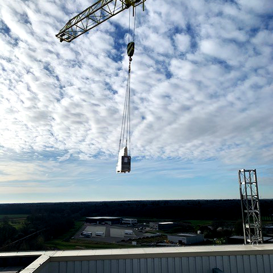 NijboerID's tweet photo. Ons maatwerk komt bij Van der Valk Deventer uit de lucht ‘vallen’! Dit scheelt een boel gesjouw en voorkomt beschadigingen. Efficient werken...daar houden we van!
#exclusief #interieur #efficient #deventer #maatwerk https://t.co/ASWQlF6XS6
