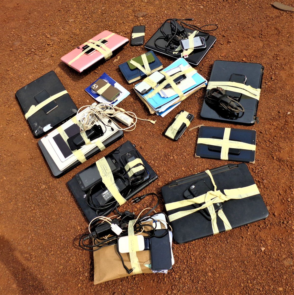 officialEFCC's tweet photo. EFCC Arrests 10 Suspected Fraudsters in Enugu

The Enugu Zonal office of the Economic and Financial Crimes Commission, EFCC, on Wednesday 18th March, 2020 arrested 10 suspected internet fraudsters from some locations at Bricks Layout and Thinkers Corner Enugu, Enugu State. https://t.co/JYSNBwIftl