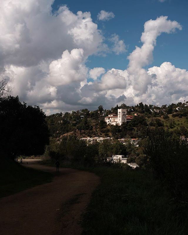 Day 7 of social distancing. Making a hike in Debs Park part of the daily routine for physical and mental health. Here’s one of the under appreciated views of the #southwestmuseum / #autrymuseum from the trail. ift.tt/3bp40n1