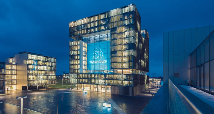 Chris_Zemelka's tweet photo. Kontinuität in schwierigen Zeiten: Martina Merz bleibt auf Dauer Vorstandsvorsitzende von @thyssenkrupp und setzt den strategischen Umbau des Unternehmens mit "voller Energie" fort. #thyssenkrupp #engineered #newtk #ruhrgebiet #stahl #standortdeutschland https://t.co/aQLAUDWrmx
