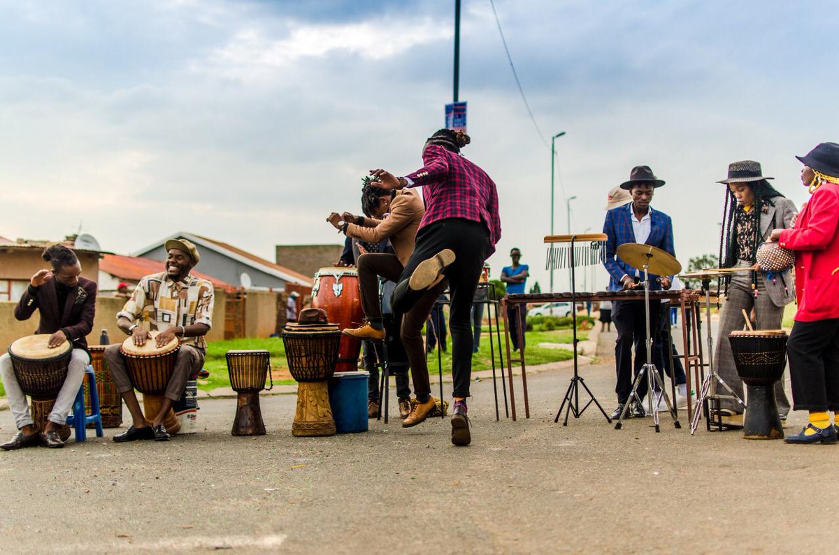 AfricanRhythmSA's tweet photo. New Project ... 

Creativity doesn't wait for that perfect moment. ... 

#africanrhythmsa #healingpower #musicdancefashion #musicunites 

📷 @MasterBrainz | @kayart https://t.co/OfU402LqFe