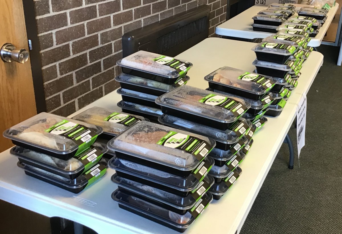 BergerBears's tweet photo. Thank you to Power Plate Meals (West Fargo) for donating meals to families in need. https://t.co/6frmWNfkpu