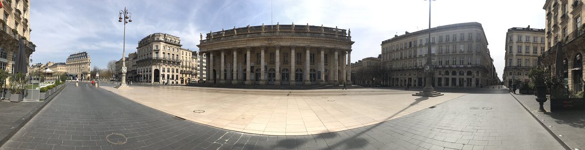 I’ve never ever see the Place de la Comédie so empty  – at  Place de la Comédie