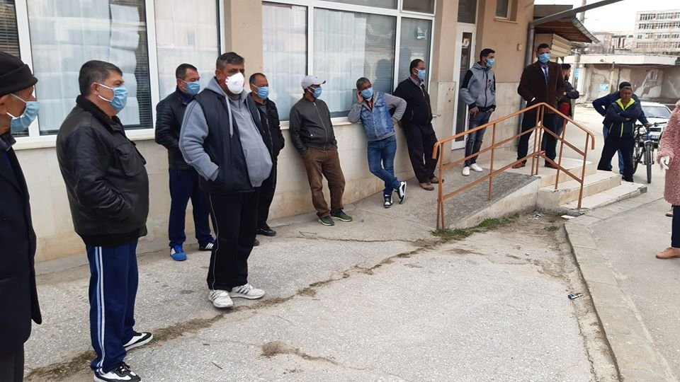 ROMACT_EC_CoE's tweet image. Yesterday, in #Peshtera 🇧🇬, one of #ROMACT municipalities, #localgov held a joint meeting with mediators and volunteers from Roma community to make sure that communities are informed about #COVID19 and safety measures.
#RomaEU