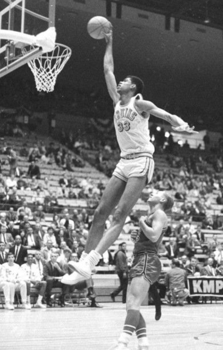 Jay Bilas no Twitter: "'Froback Friday! Kareem Abdul-Jabbar (Lew Alcindor  at UCLA), the greatest college player of all-time. https://t.co/YX5eR6nnW3"  / Twitter