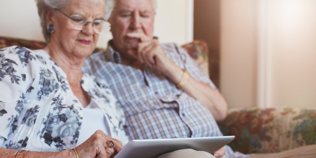 caixabank_cat's tweet photo. Avancem el cobrament de la #pensió de la #SeguretatSocial a aquest divendres 20/03, i posem en marxa un de sistema cites prèvies per als clients majors de 65 anys, per evitar cues en les oficines i protegir al col·lectiu. #AmbTuMésQueMai https://t.co/hlf4pJ4BiN https://t.co/Cl5J8aVInw
