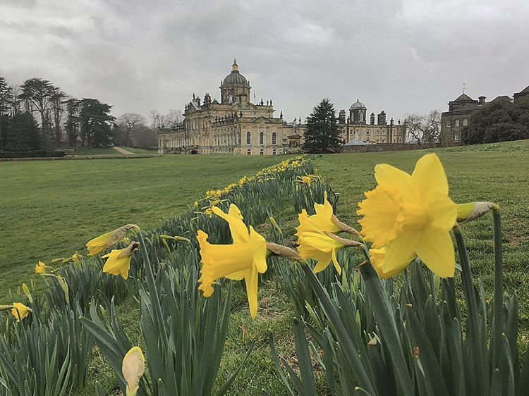 CastleHowardEst's tweet photo. As we continue to welcome visitors and members to the great outdoors please be advised that we'll be a cashless site from Saturday 21st, so if you are paying for admission, refreshments or supplies we’ll be asking you to pay by card or mobile device. Thanks for your co-operation. https://t.co/zoLQ9Vzxmi