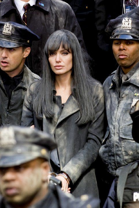 demieysl's tweet photo. angelina jolie in salt (2010) just proved us that she can rock any hairstyle https://t.co/xDq0bYo6tT