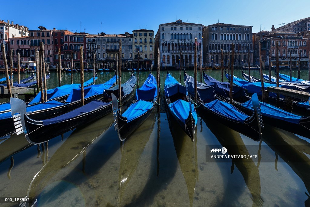 #Italy - Venice canals clear as city tourist-free under coronavirus. #AFP
📸 de Andrea Pattaro
u.afp.com/3Sud

More on AFPForum
u.afp.com/3SuP