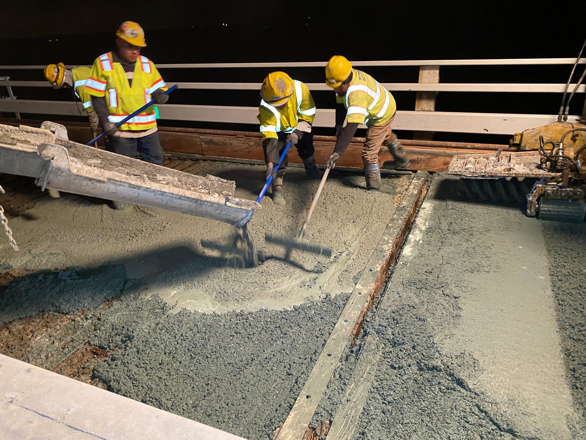 TheMDTA's tweet photo. #BayBridgeWork UPDATE: Today & over the weekend, the MDTA has shifted #BayBridgeWork to reopen the WB right lane to nighttime operations. Thus, there will be no mid-day & no 4pm WB center lane closures today. Daytime work will continue behind the barrier in closed right lane. https://t.co/cGk4AFONat