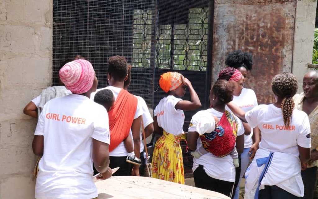 MsichanaUwezo's tweet photo. Seven out of ten (71%) citizens are in favour of pregnant girls being allowed to continue with their education: 62% to return after giving birth, 7% to continue at school while pregnant and 2% would prefer them to change school.#EndTeenPregnancy
#EndChildMarriage @Twaweza_NiSisi https://t.co/cetKpPHOrk
