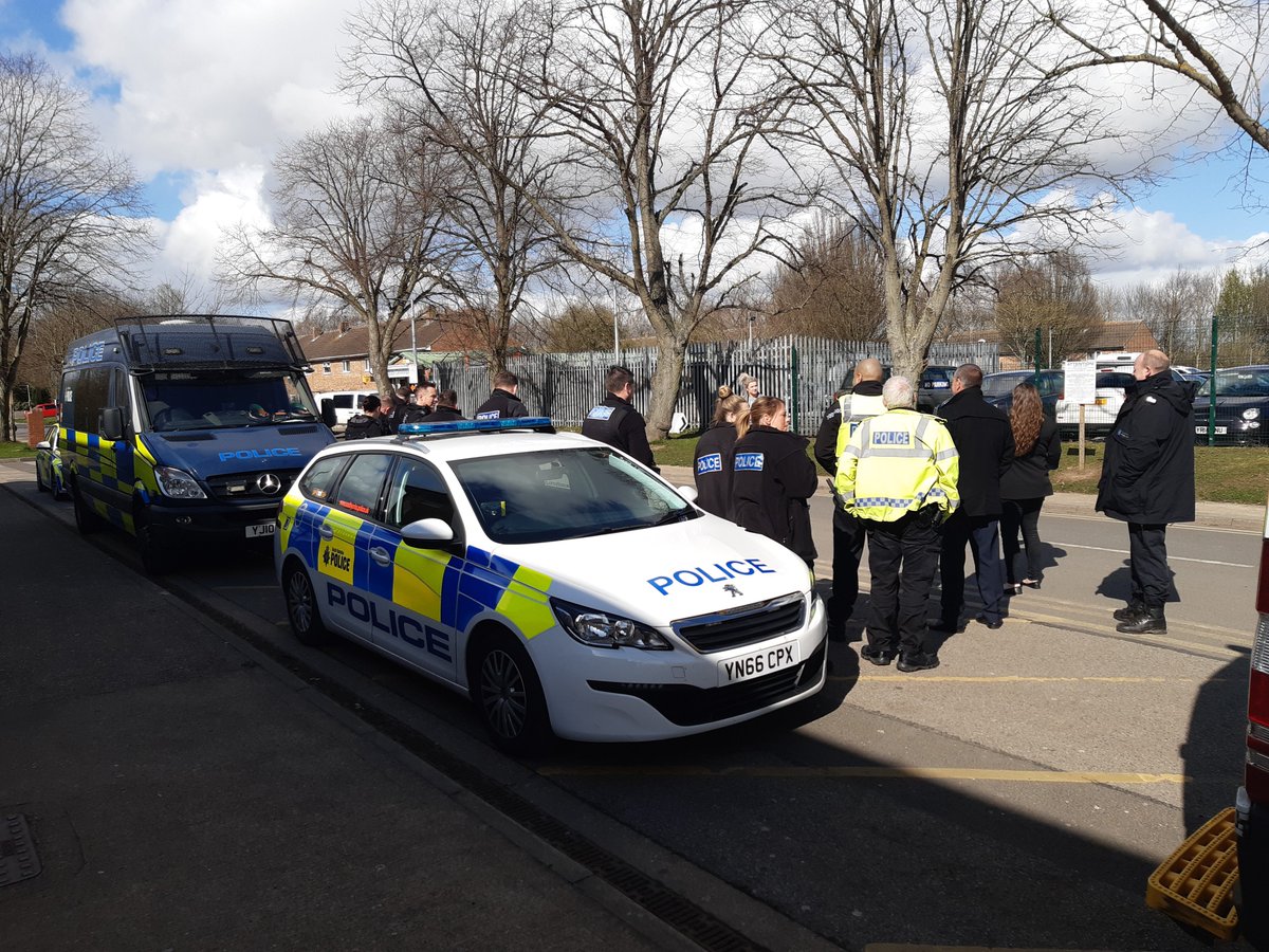 SYPFORTIFY_DON's tweet photo. Op Fortify officers,@SYPOperations &amp; Serious Violent Crime Team are @HMPLindholme today. Were helping prison staff with visits. You can expect friendly faces from officers...but dont bring illicit items, you will be caught #fortified #visitortoprisoner @syptweet @SYPShaunMorley https://t.co/nouHxY99L4
