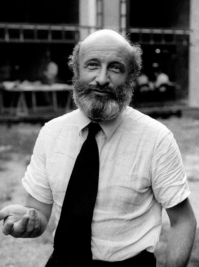 CMCLaTorre's tweet photo. La CMC attenta a tutto ciò che orbita attorno al mondo del design e dell’architettura non poteva non porgere il suo personale e cordiale addio ad un patriarca dell’architettura: Vittorio Gregotti.

Fra le opere: Poltrona Cavour e lampada da tavolo mod. 537, Arteluce anno 1967. https://t.co/KHNDtKAO7C