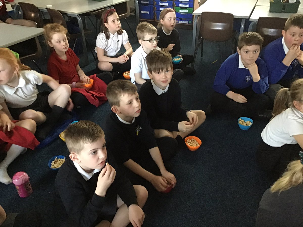 yr3melthamce's tweet photo. We decided to reward the children, as we usually do at the end of term for reaching their Dojo target....we think they would’ve made it had school been open. Popcorn and the Horrible Histories, Rotten Romans movie! #RewardingGoodBehaviour https://t.co/VaTMxjx16u
