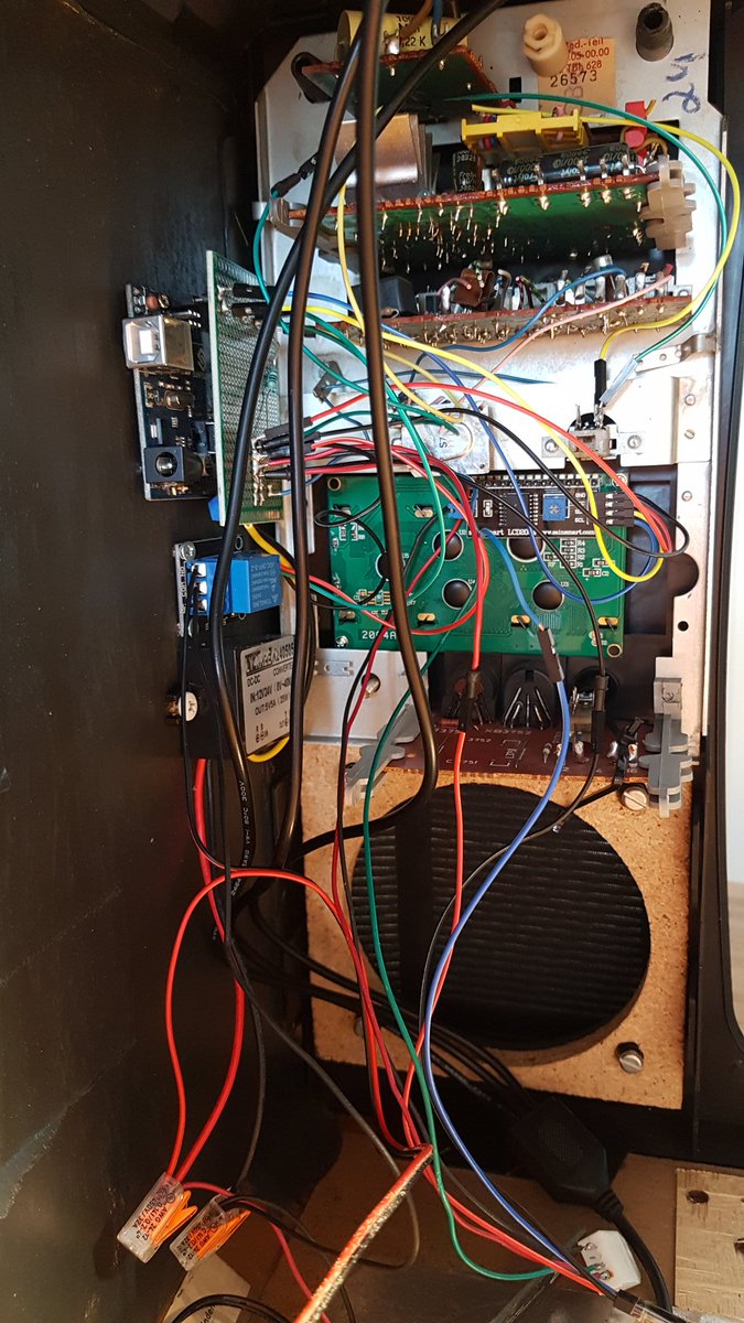 0x0113WAH's tweet image. Mit #arduino und #arduinosensores ein automatisch bewässertes Pflanzterrarium in einen alten #Colormat 4506 bauen!