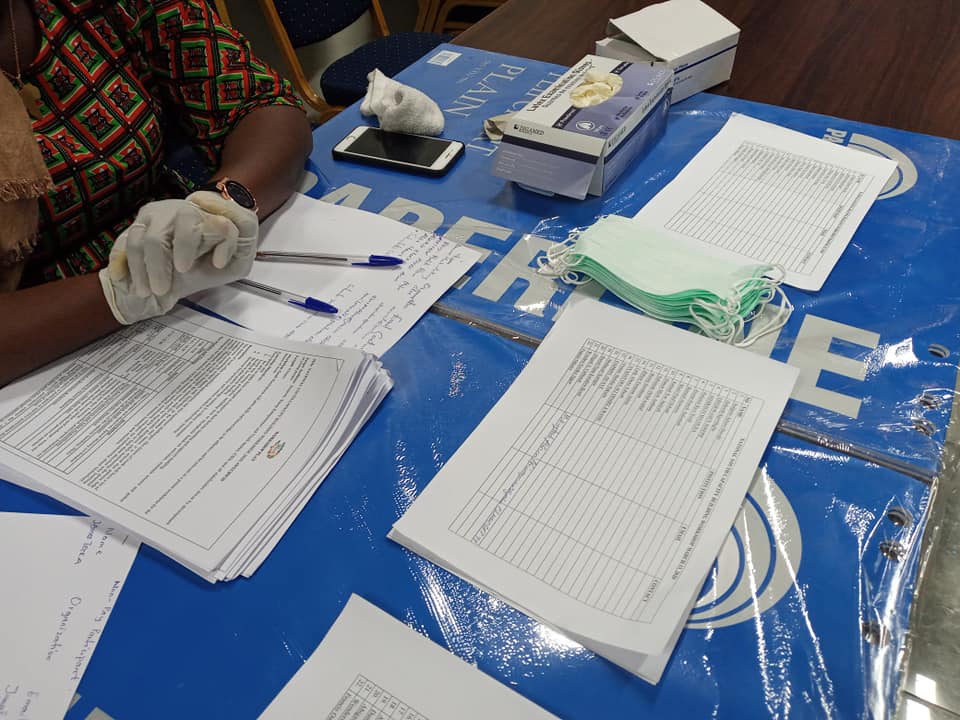IFactor_Global's tweet photo. #ThrowBack - a week ago!
With our belief in solidarity, we weren't left out in the campaign to kick out #COVID19. First and foremost intervention before the workshop commenced; ensuring the adherence and use of safety measures to protect ourselves and participants!
#JustStaySafe https://t.co/gVAau9rupL