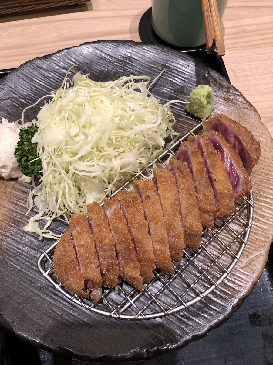 Solaris しごおわからの 今日の晩ご飯は グランデュオ立川内にある 牛かつ もと村です 有名店で行かれた方も多いと思いますが 生魚があまり得意ではない僕は生肉が大好物 レアが嫌いな人のために鉄板も用意されてますが 使ったことないです