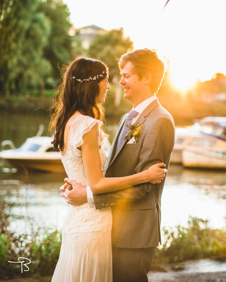 Capturing golden hour on the riverside with <a href="/tobiah/">tobiah</a>.tayo.photography ✨ #BinghamRiverhouseWeddings