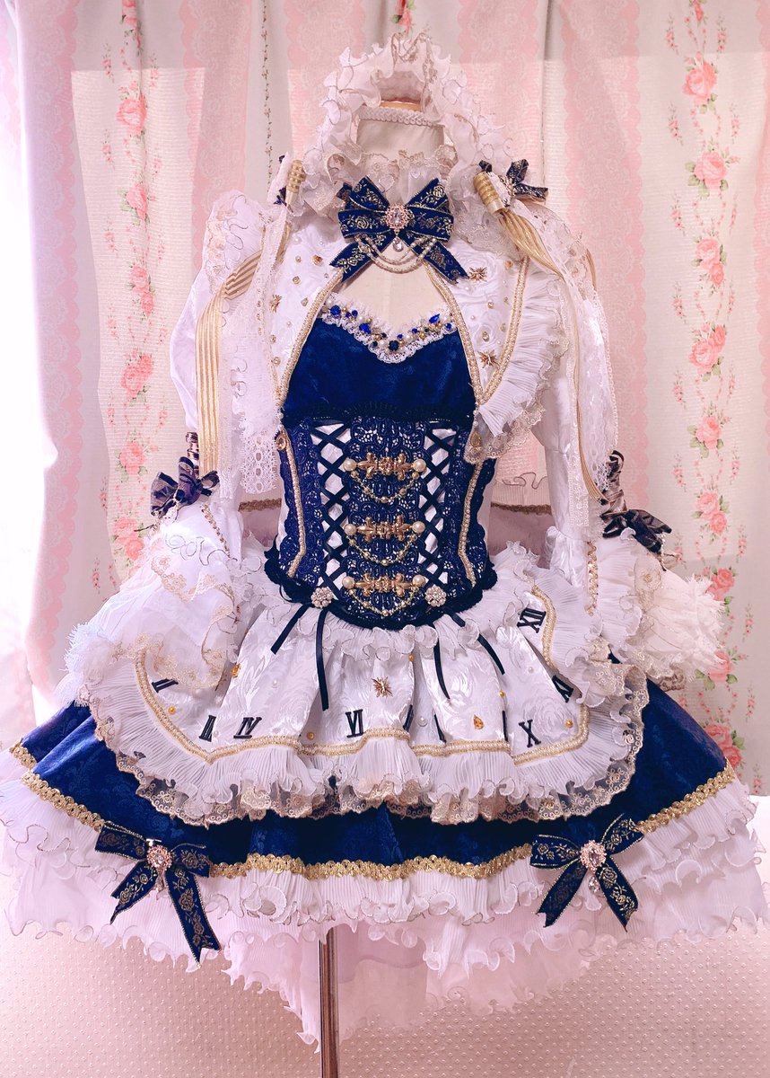 pppshake's tweet photo. ♡コスプレ衣装

東方project
十六夜咲夜

よくわからないけど精神と時の部屋みたいなイメージでアレンジしました😇
小物もキラキラ〜✨またこういうアレンジしたい(∩´∀`∩)

 #東方Project
#しゃけ製 https://t.co/mMKl31vdjF