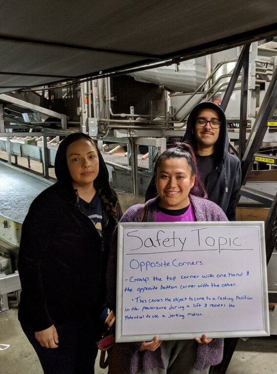 cerritospreload's tweet photo. Safety Topic of the day: Grasp Opposite Corners!!! #SafetyTopic #GraspOppositeCorners #PreloadSafety @jrindafernshaw @NikkiBemis @LexFerguson6 @UPS @MaryMar16651246 https://t.co/27a6n8rdVn