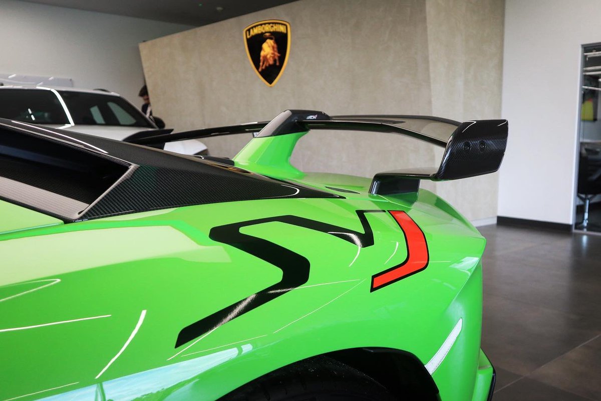 Verde Mantis 💚

#Lamborghini #AventadorSVJ #V12 #FutureShapers #Supercar #LamborghiniBristol
