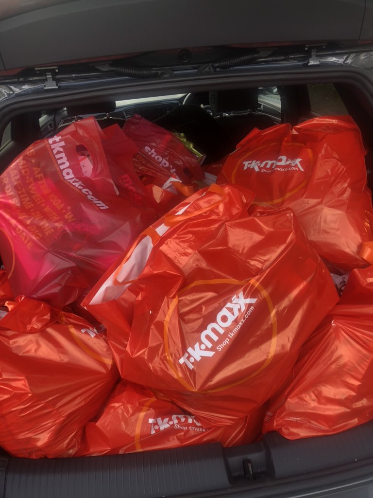 During these unprecedented times, the public appreciate and recognise the contribution of the emergency services #COVID19. My sister-in-law GM at TK Max Bristol has kindly gifted VPH- clinical contact centre staff, due to the closure of her branch. <a href="/WelshAmbulance/">Welsh Ambulance</a>